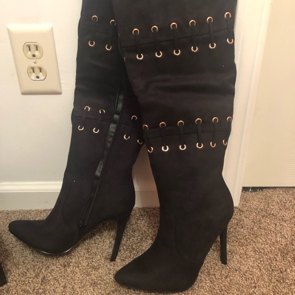 Black boots - Picture 2 of 8